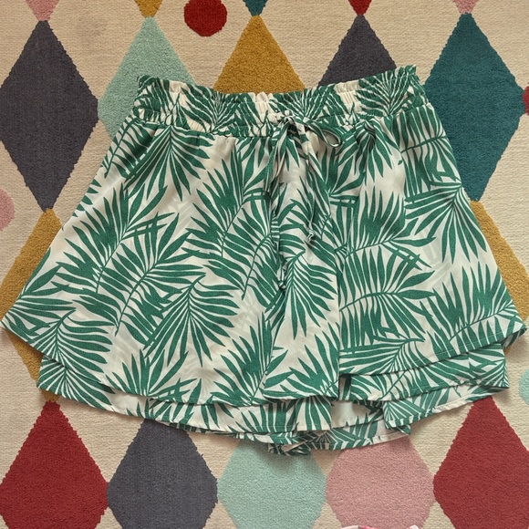 Allie Rose Pants - Tropical Leaf Elastic Waist Skort - Green on White